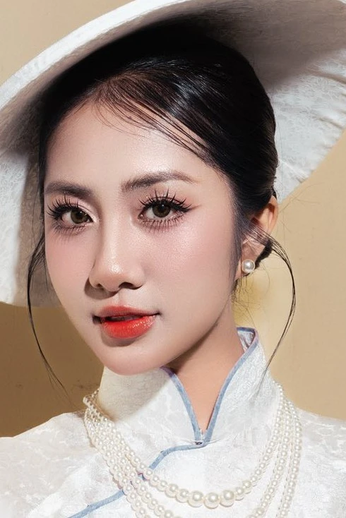 Dàn hoa, á hậu xả ảnh 4 ngày Tết 