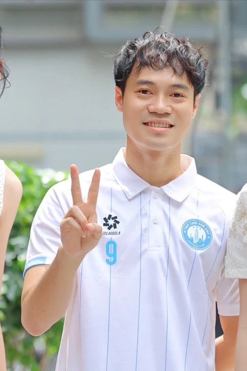 Hoa hậu Hà Trúc Linh, Á hậu Châu Anh, Vân Nhi rạng rỡ bên cầu thủ Quang Hải, Văn Toàn