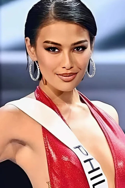 Hai người đẹp Philippines chê bai Hoa hậu Hoàn vũ 