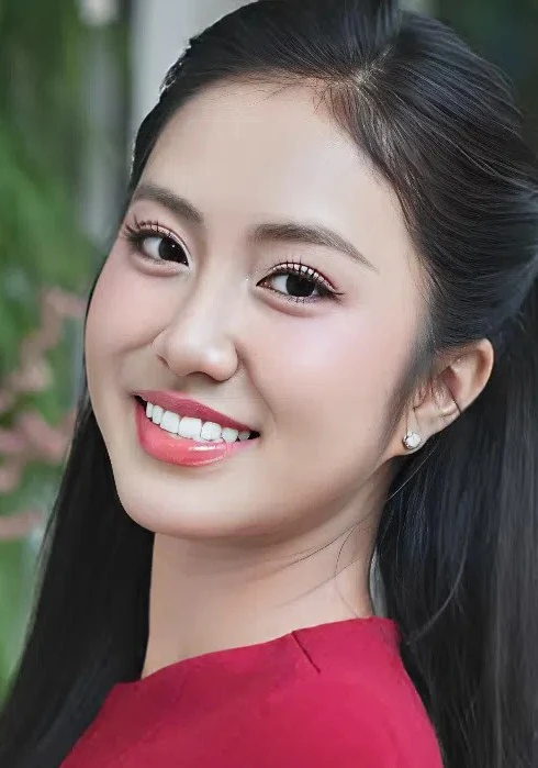 Hoa hậu Hà Trúc Linh: 'Thích ăn cỗ chay mẹ nấu ngày Tết'