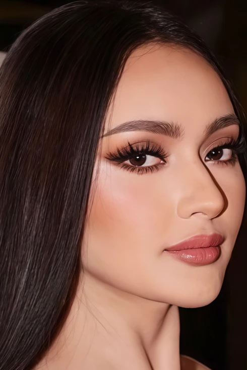 Á hậu Hoàn vũ không hiểu vì sao bị fan Việt ghét 