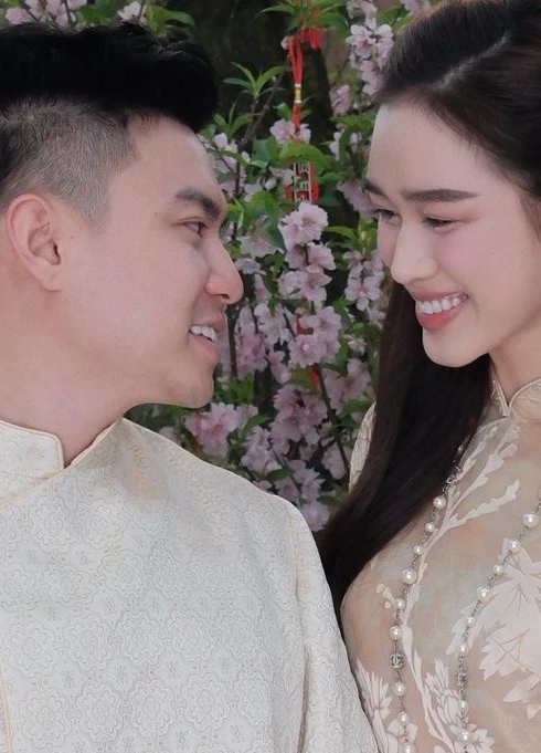 Đỗ Thị Hà và dàn hoa hậu, á hậu trong ngày Mùng 1