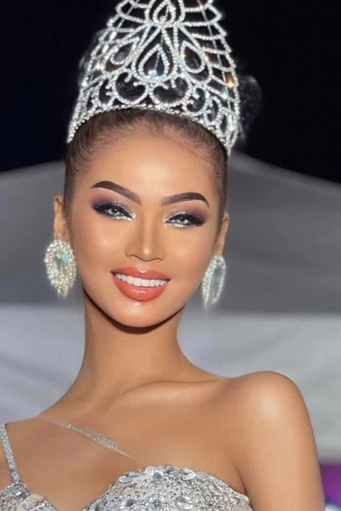 Cô gái thi hơn 60 cuộc thi sắc đẹp trong năm 2025