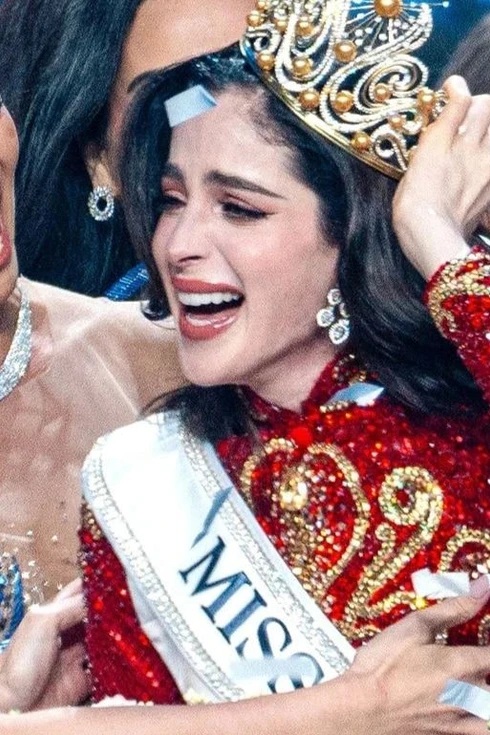 Nữ tỷ phú giàu nhất thế giới muốn mua Hoa hậu Hoàn vũ