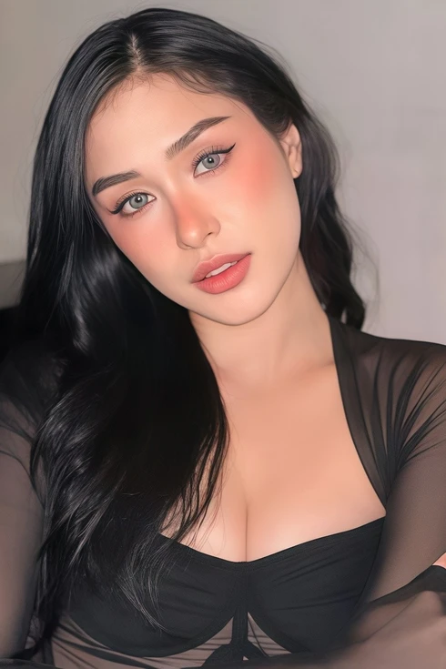 Á hậu Quốc tế từ bỏ danh hiệu