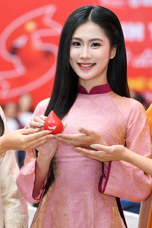 Dàn người đẹp Hoa hậu Việt Nam lan tỏa Chủ Nhật Đỏ