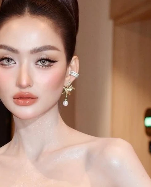 Á hậu Hòa bình lên tiếng sau khi bị ông Nawat miệt thị