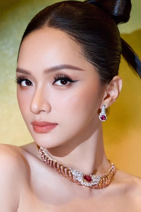 Hương Giang thi Miss Grand All Stars