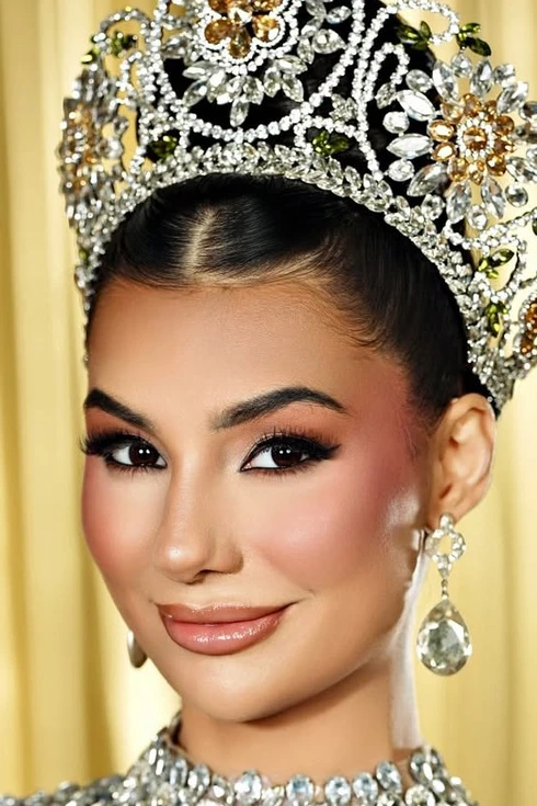 Cô gái 20 tuổi đăng quang Hoa hậu Trái Đất Mỹ