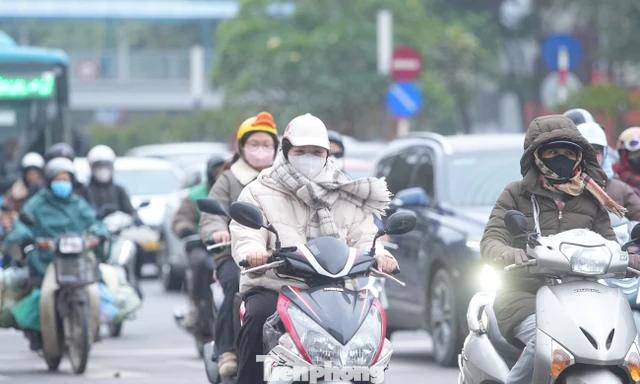 Người Hà Nội rét run trong cái lạnh 'thấu xương' dưới 10 độ C