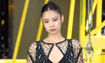 Váy lưới của Jennie (BlackPink) gây tranh cãi