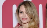 Angelina Jolie diện mốt không nội y