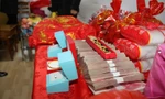 Cô dâu đột ngột hủy hôn, bắt chú rể trả 'phí ôm'