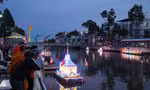 Rực sáng đêm sông khai hội Oóc Om Bóc - Đua ghe Ngo Cần Thơ