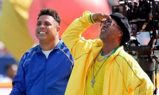 Ronaldo và Ronaldinho xuất hiện gây ngỡ ngàng ở trận chung kết