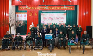 BIDV và Báo Tiền Phong thăm, tặng quà thương bệnh binh nặng tại Phú Thọ
