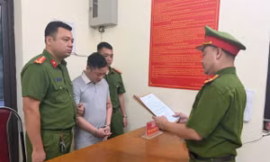 Khởi tố nhân viên tài chính tham ô tiền thu hồi nợ của khách hàng
