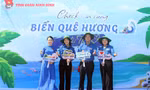 Cùng 'áo xanh' check-in biển quê hương 