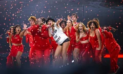 Số tiền Taylor Swift dành cho vũ công tại The Eras Tour: Một bước thành triệu phú