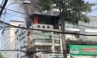 Cháy dữ dội nhà 4 tầng ở TPHCM