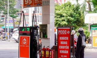 Nhiều cây xăng tại TPHCM đồng loạt nhận chuyển khoản