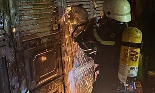 Cháy nhà dữ dội ở TPHCM, 3 người kịp thoát chạy