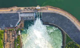 Mở khẩn cấp 2 cửa xả hồ thuỷ điện Thác Bà