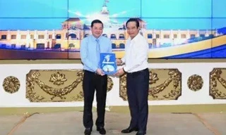 Chủ tịch UBND TPHCM trao quyết định bổ nhiệm cán bộ chủ chốt
