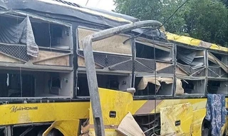 Xe khách lật, 9 người tử vong, nhiều hành khách bị thương