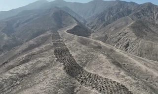 Bí mật về 5.200 chiếc hố trên dãy Andes dần hé lộ