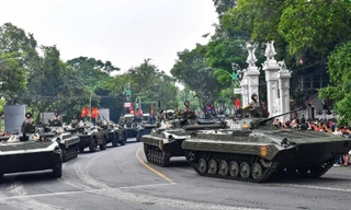 Hình ảnh xe tăng, tên lửa, pháo phản lực trùng trùng tiến về Quảng trường Ba Đình