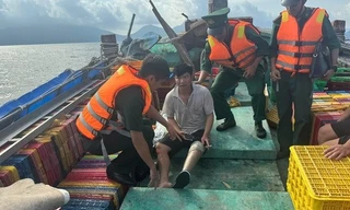 Va chạm tàu ở Côn Đảo: 8 thuyền viên nhảy xuống biển thoát thân