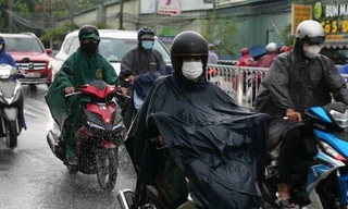 TPHCM mưa lớn kèm dông mạnh