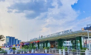 Phá dỡ Cầu cảng số 2 để thi công cầu đi bộ qua sông Sài Gòn