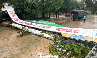 'Phố biển' Cửa Lò thiệt hại nặng nề sau bão
