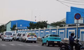 Phạt nguội hơn 1.000 ô tô đỗ sai quy định quanh sân bay Tân Sơn Nhất