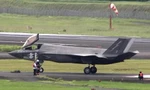 Máy bay tàng hình F-35B của Anh hạ cánh khẩn cấp xuống Nhật Bản