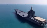 Ảnh vệ tinh tiết lộ tàu sân bay Iran xuất hiện gần eo biển Hormuz
