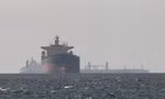 Iran 'bật đèn xanh' cho phép các tàu viện trợ đi qua eo biển Hormuz