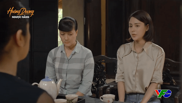 Minh đưa mẹ Diễm Loan sang xin lỗi bà Bạch Cúc và gia đình họ Cao Minh đưa mẹ Diễm Loan sang xin lỗi bà Bạch Cúc và gia đình họ Cao