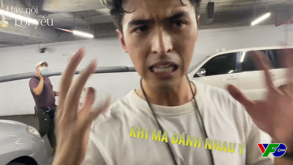 Công Dương hùng hồn thể hiện lại cảnh đánh nhau bằng...lời thoại