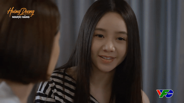 Ánh mắt đầy nghi hoặc của Châu (Hồng Diễm) dành cho em gái