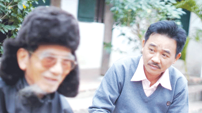 NSƯT Quốc Khánh trong Bão qua làng - phim gần nhất anh tham gia. NSƯT Quốc Khánh trong Bão qua làng - phim gần nhất anh tham gia.