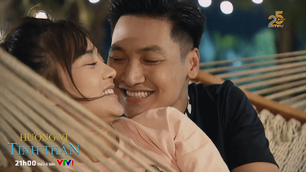 Đôi trẻ ríu rít