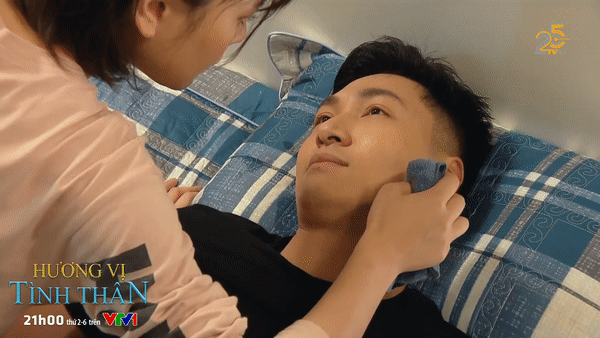 Nam chăm sóc Long khi anh bất ngờ đổ bệnh Nam chăm sóc Long khi anh bất ngờ đổ bệnh