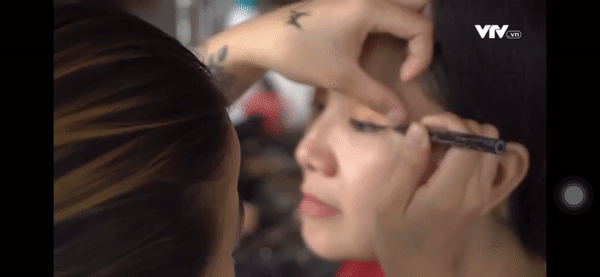 Khi NSND Thu Hà "biến hình". Nguồn: VTV Khi NSND Thu Hà "biến hình". Nguồn: VTV