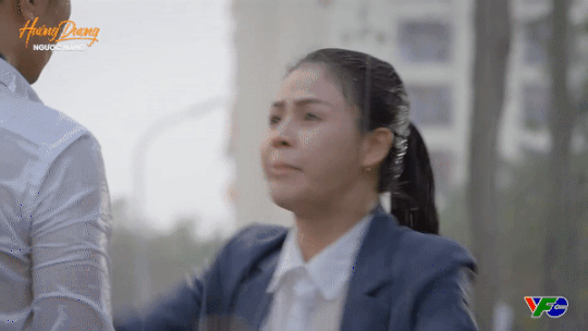 Lương Thu Trang dầm mưa mắng chửi Việt Anh trong "Hướn dương ngược nắng"