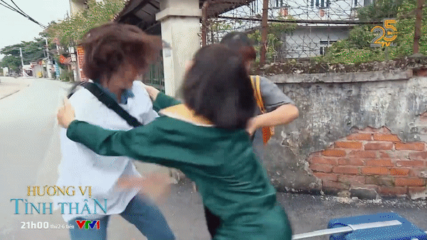 Phương Nam uất ức vì một lần nữa lại bị mẹ nuôi bỏ rơi