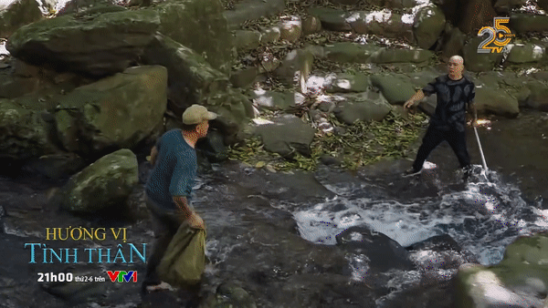 Lão Chiến bị kẻ thù bao vây Lão Chiến bị kẻ thù bao vây