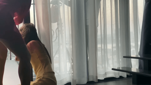 Chấp nhận bị đánh thật trong cảnh quay bị đánh ghen ở tập 11 "Hãy nói lời yêu"